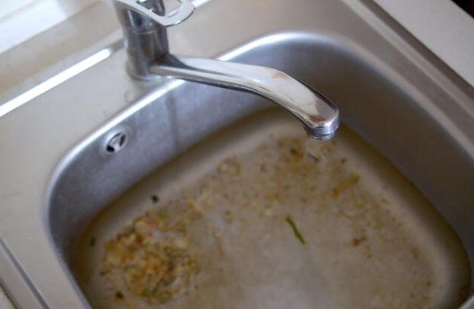 Dirty kitchen sink