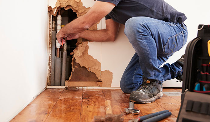 Professional broken pipe repairing service