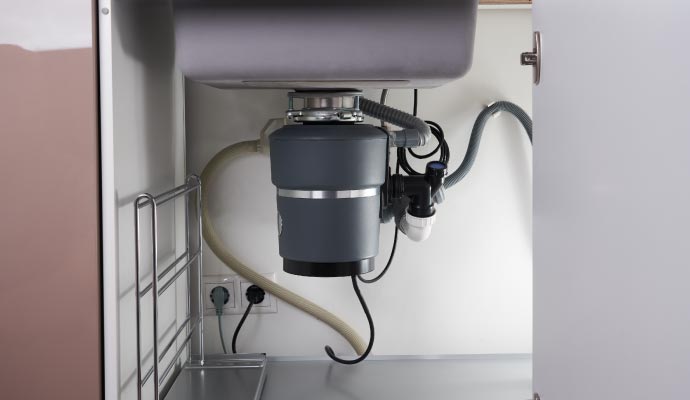 Garbage disposal bin