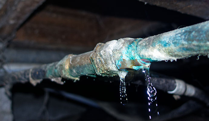 Leaked metal pipe dripping water